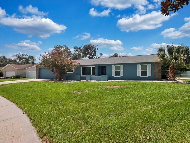 2423 Buckhorn Manor Dr, Valrico, FL 33594