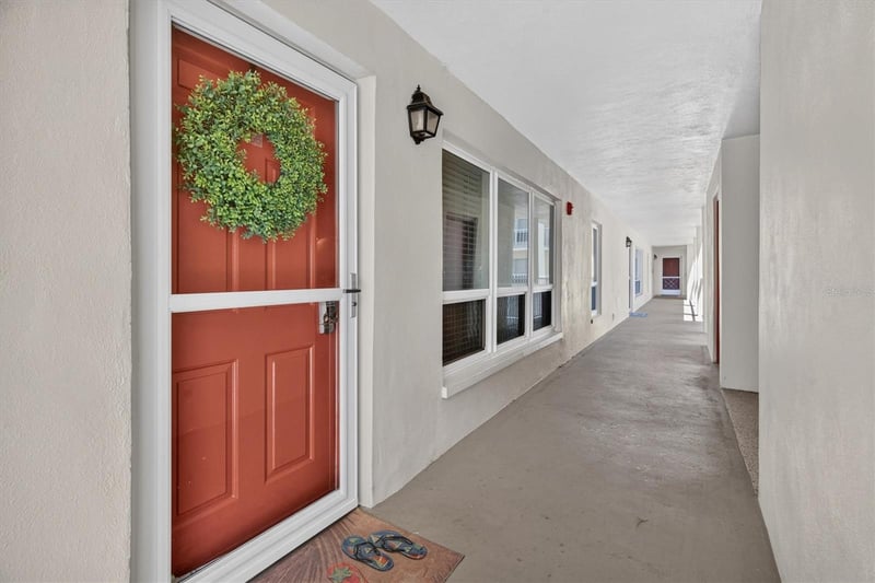 9000 Commodore Dr #305, Seminole, FL 33776
