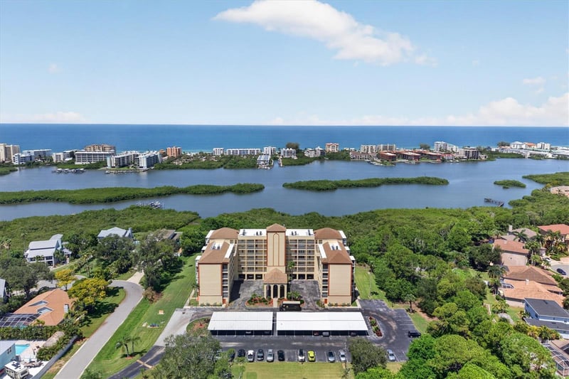 9000 Commodore Dr #305, Seminole, FL 33776