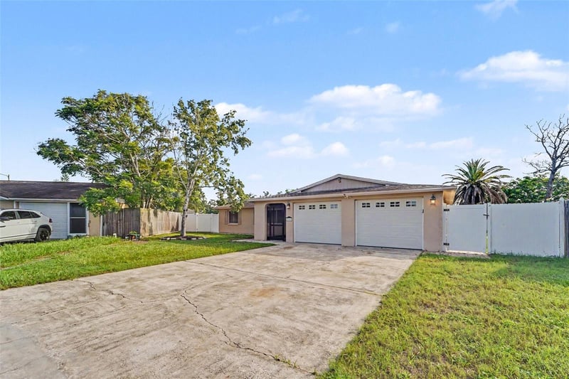 5751 Dolores Dr, Holiday, FL 34690