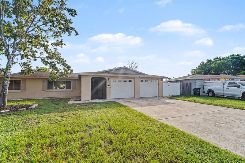 5751 Dolores Dr, Holiday, FL 34690
