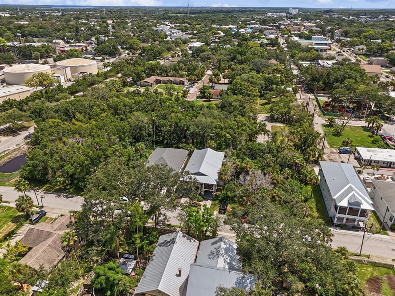 170 E Spruce St, Tarpon Springs, FL 34689