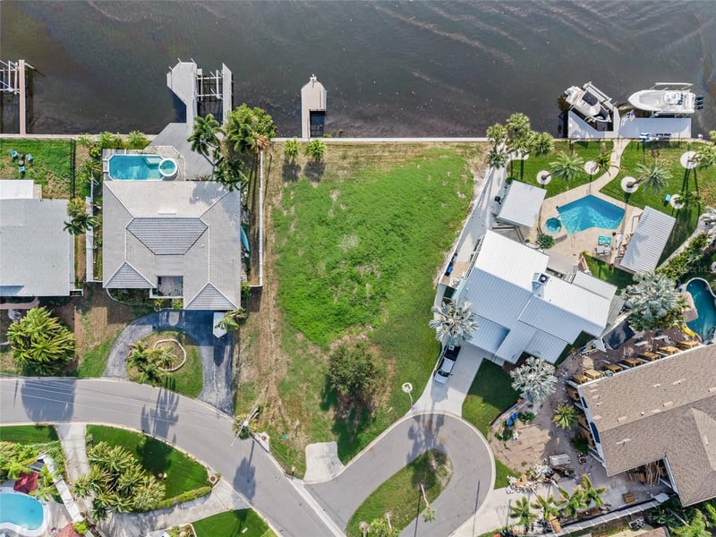 1301 Sea Gull Dr, St Petersburg, FL 33707
