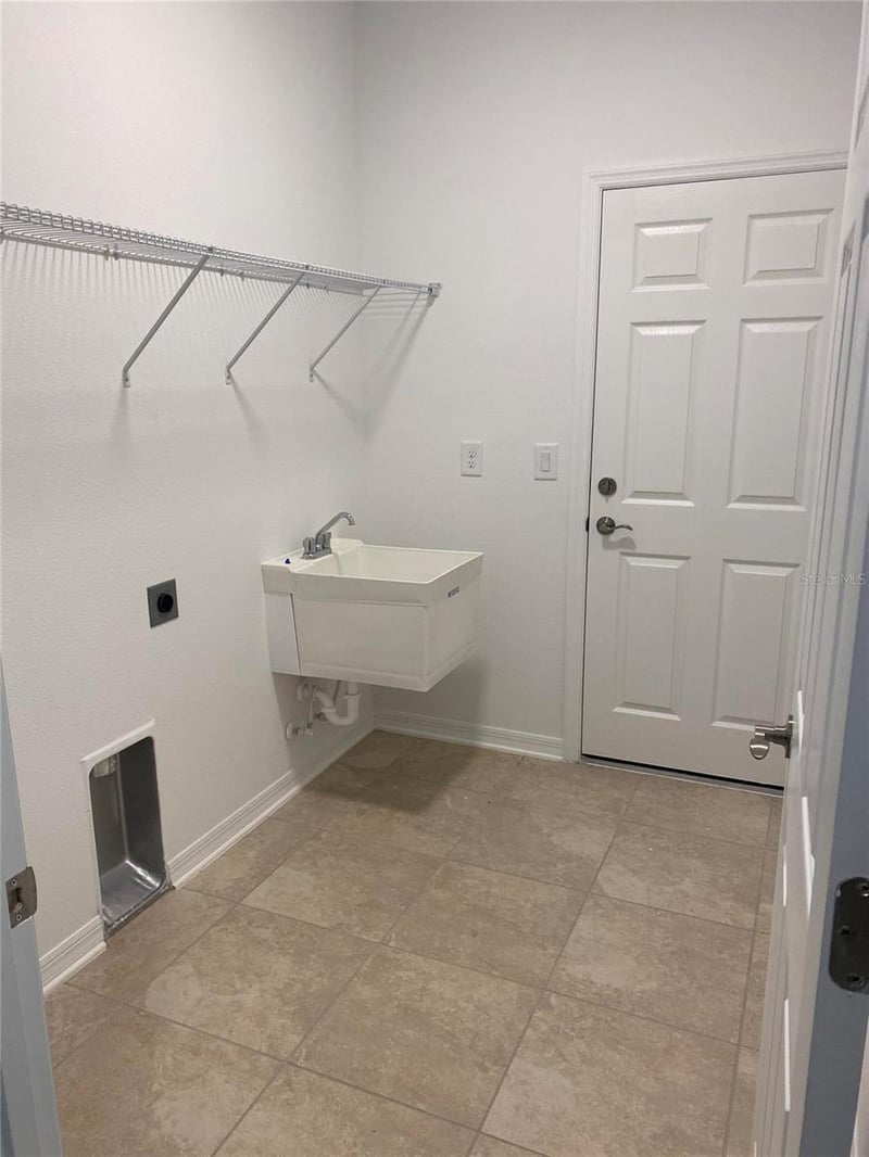 10725 New Morning Dr, Tampa, FL 33647