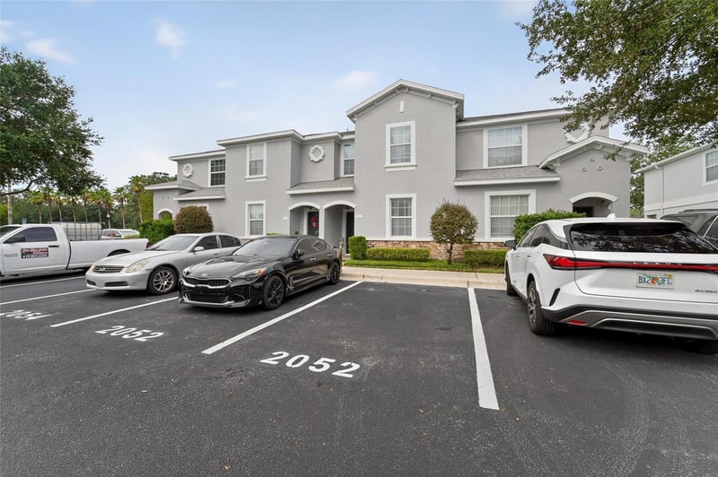 2052 Greenwood Valley Dr, Plant City, FL 33563