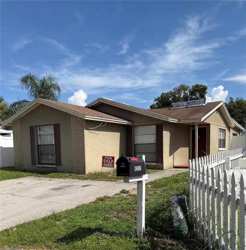 8237 Ravencroft Dr, Tampa, FL 33615