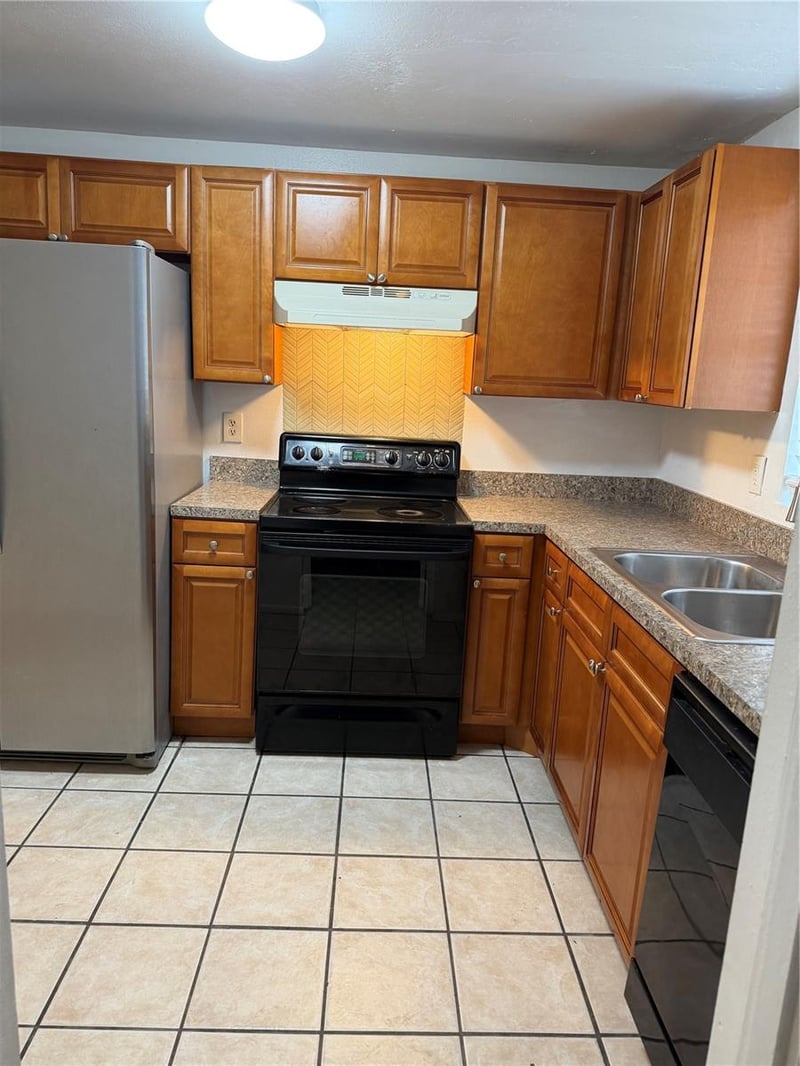 8237 Ravencroft Dr, Tampa, FL 33615