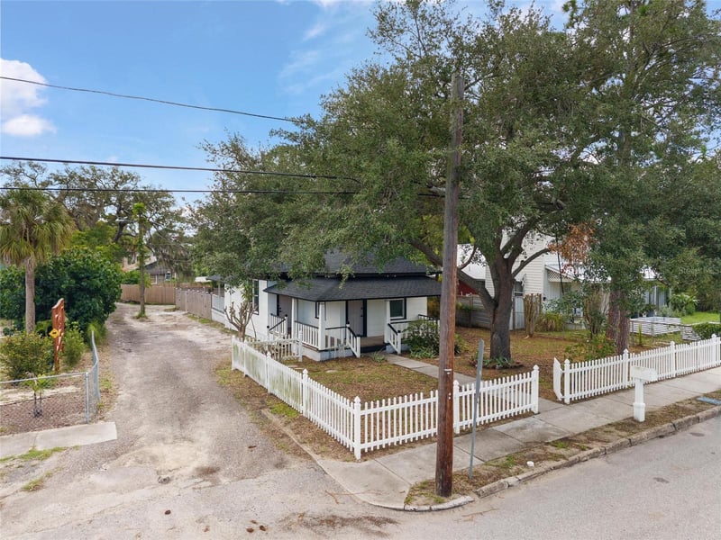 136 Ring Ave, Tarpon Springs, FL 34689