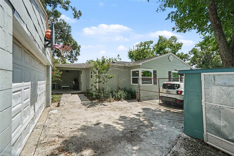 1509 Barr Dr, Tampa, FL 33603