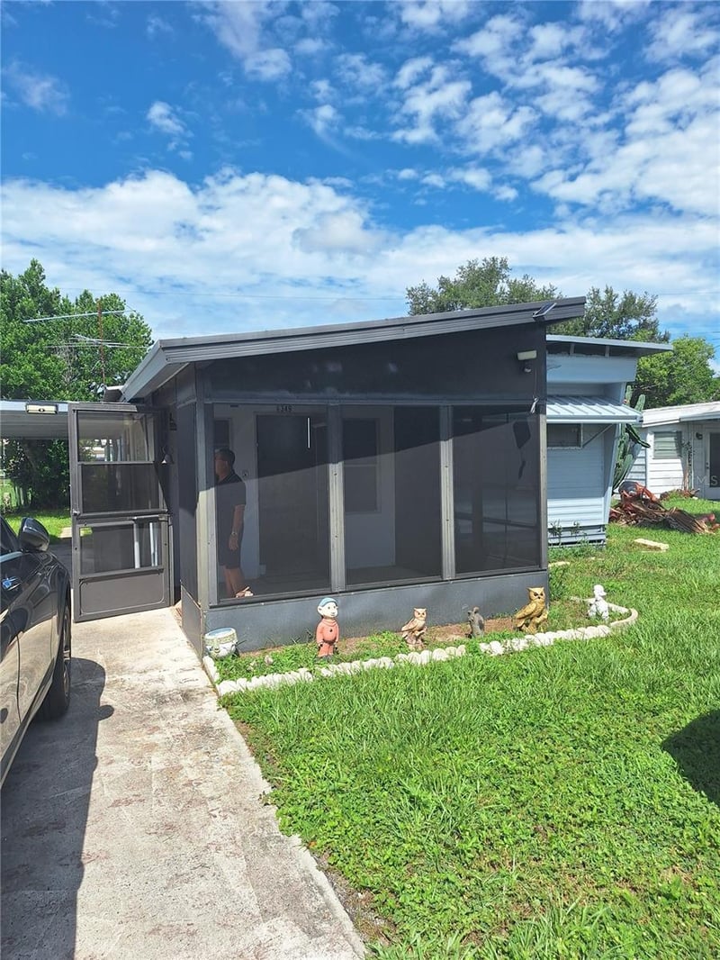 6349 New York St, Zephyrhills, FL 33542
