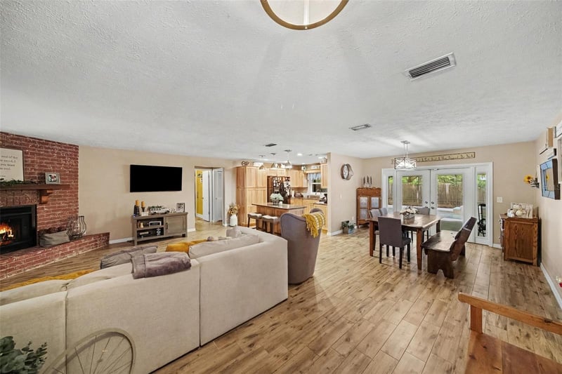 206 Jacob Ryan Ct, Brandon, FL 33510
