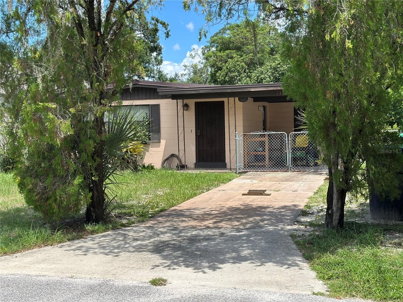 1301 W Hamilton Ave, Tampa, FL 33604