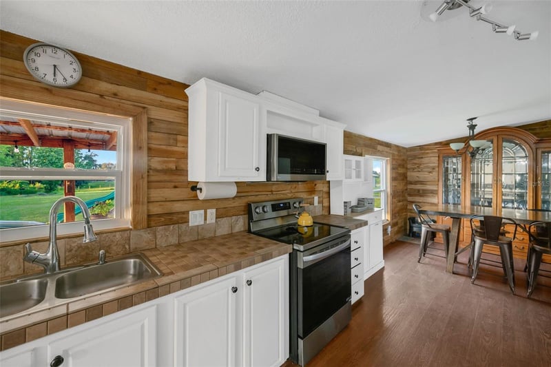 3858 E Knights Griffin Rd, Plant City, FL 33565