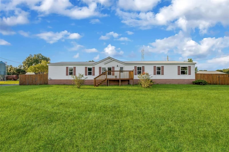 3858 E Knights Griffin Rd, Plant City, FL 33565