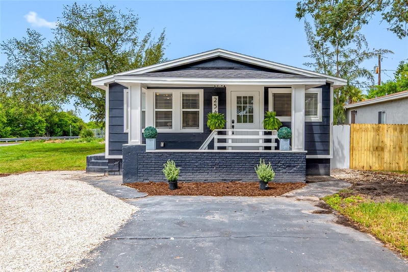 2547 Kingston St S, St Petersburg, FL 33711