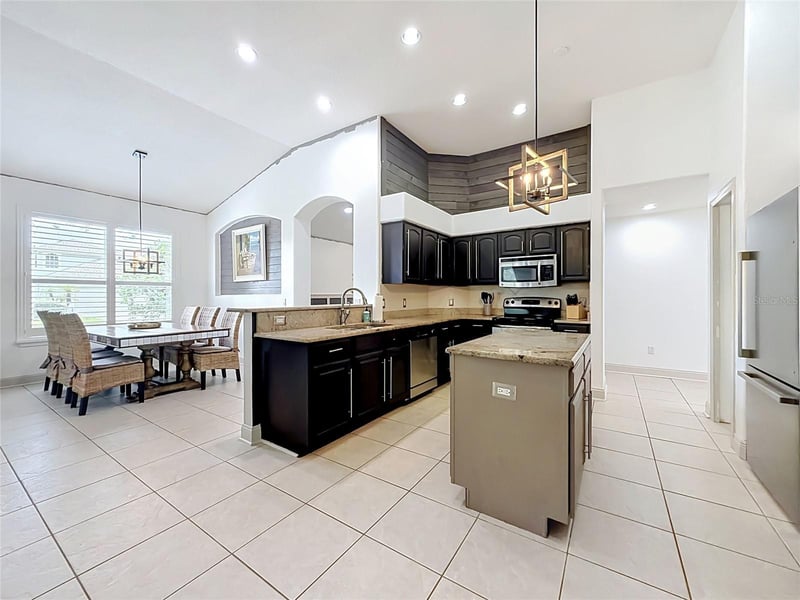 5846 Bent Grass Dr, Valrico, FL 33596