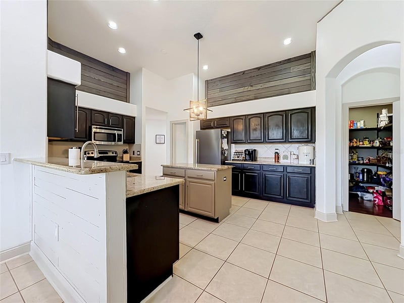 5846 Bent Grass Dr, Valrico, FL 33596