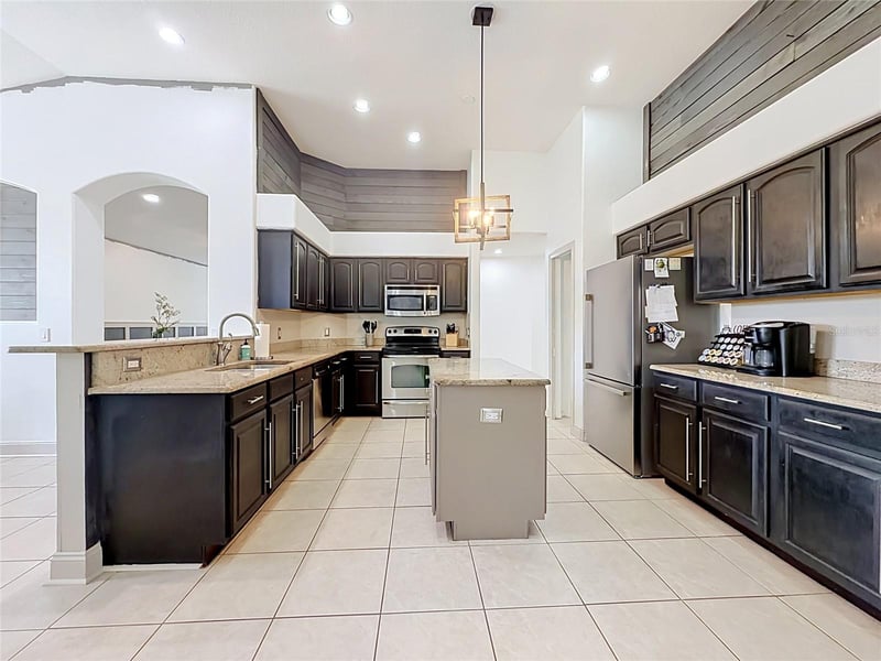 5846 Bent Grass Dr, Valrico, FL 33596