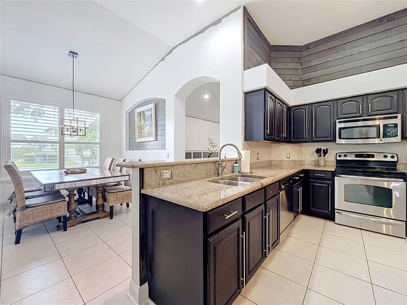 5846 Bent Grass Dr, Valrico, FL 33596