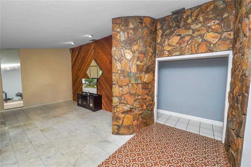 2010 Moss Ct, Dunedin, FL 34698