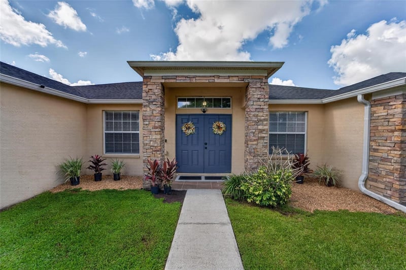 1617 Avondale Ridge Dr, Plant City, FL 33567