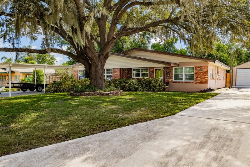 1205 W Camellia Dr, Brandon, FL 33510