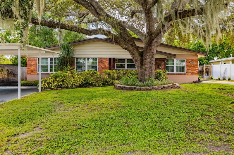 1205 W Camellia Dr, Brandon, FL 33510
