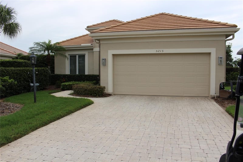 5215 97th St, Bradenton, FL 34211
