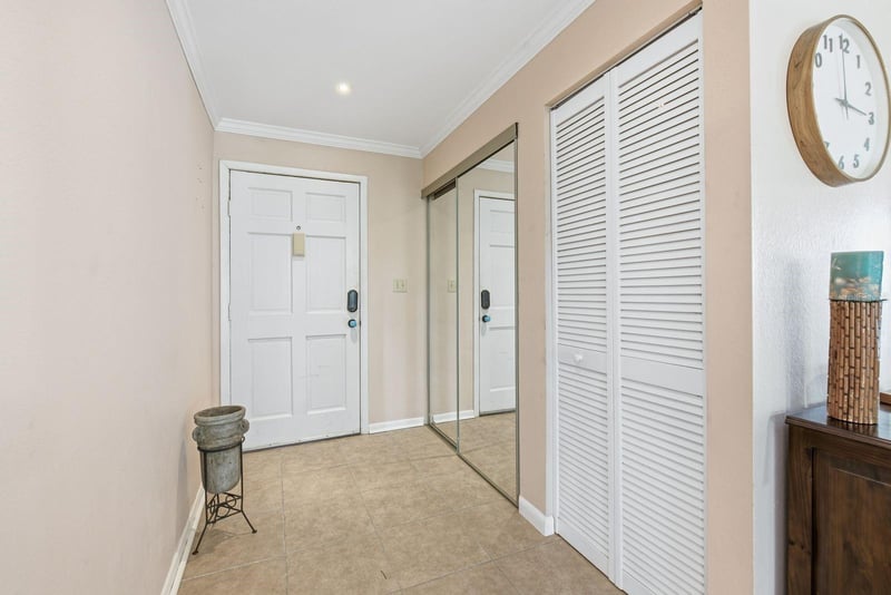 230 N Bayshore Blvd #207, Clearwater, FL 33759