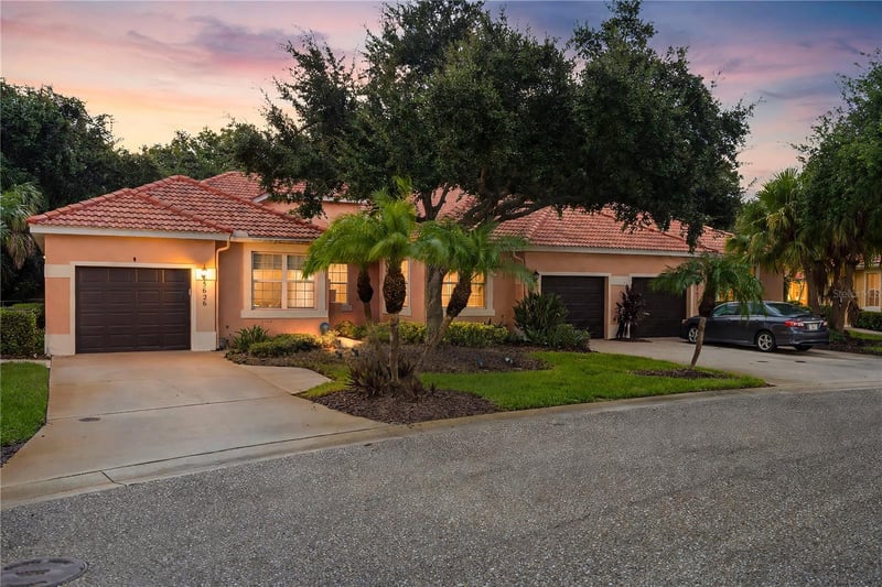 5626 Cortina Ln, Palmetto, FL 34221