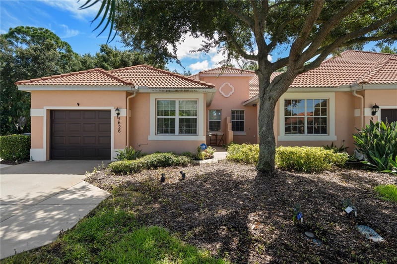 5626 Cortina Ln, Palmetto, FL 34221