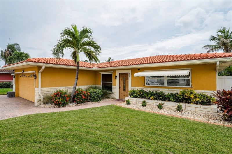 541 Crystal Dr, Madeira Beach, FL 33708