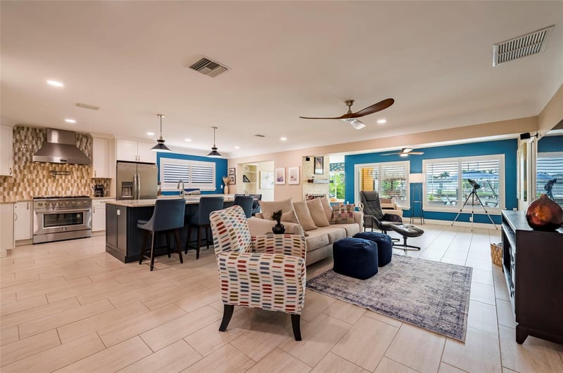 541 Crystal Dr, Madeira Beach, FL 33708