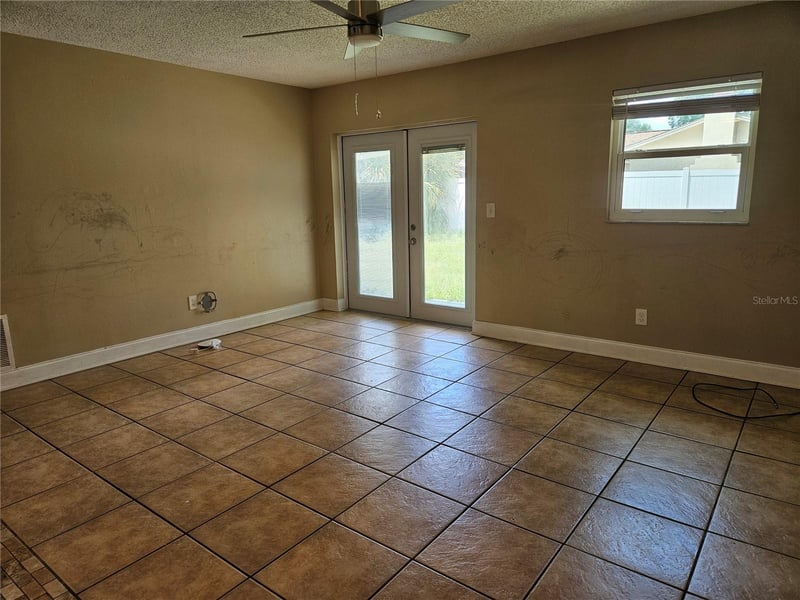 6092 Burch St, St Petersburg, FL 33709