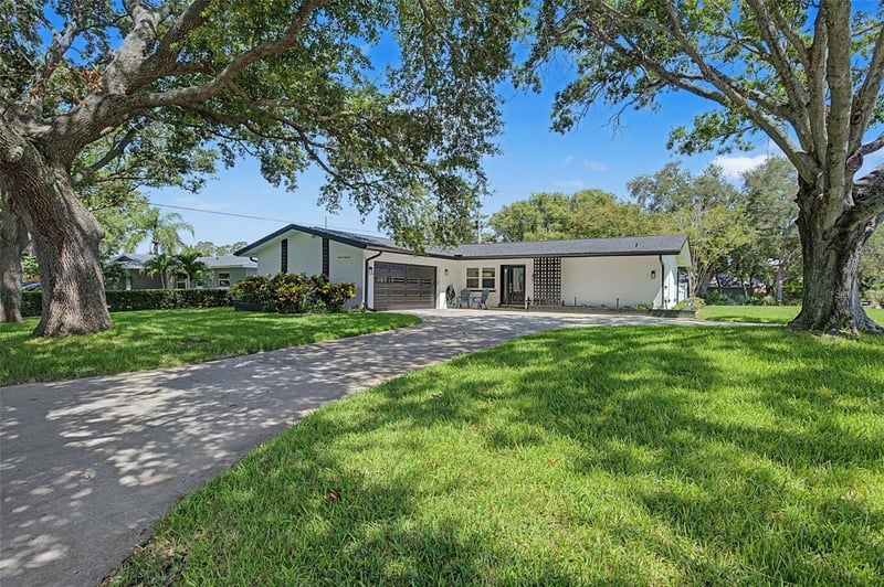 1666 Souvenir Dr, Clearwater, FL 33755