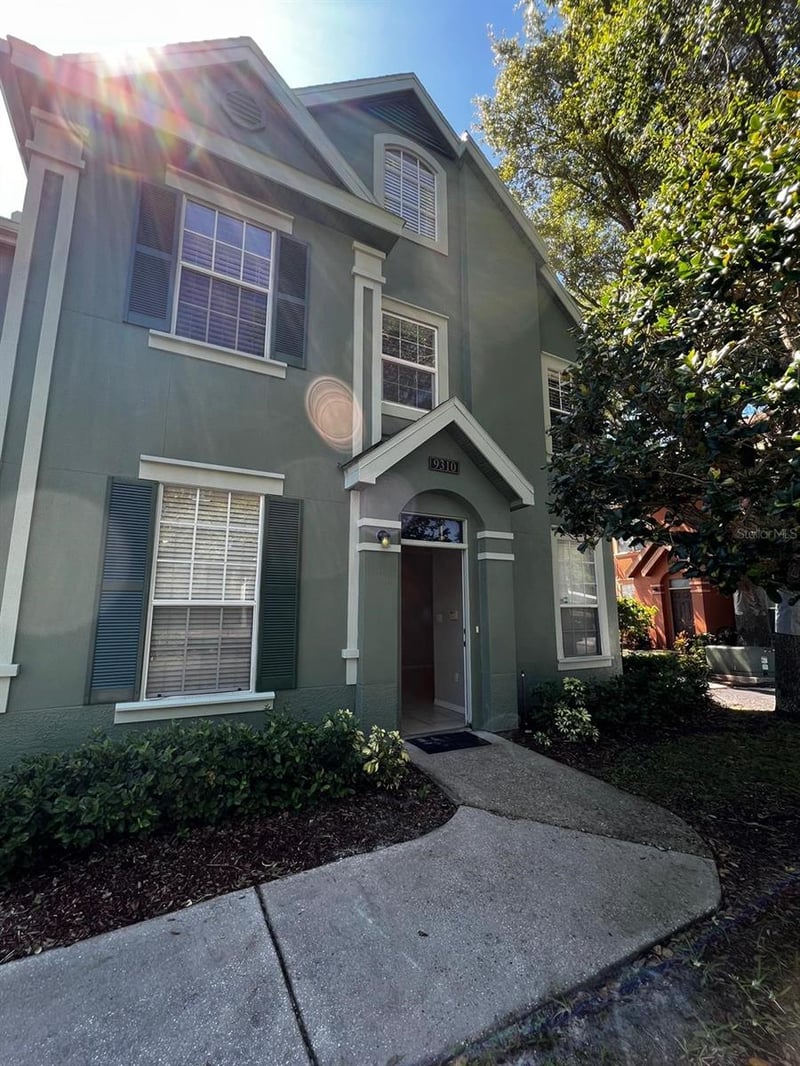 9310 Lake Chase Island Way #9310, Tampa, FL 33626