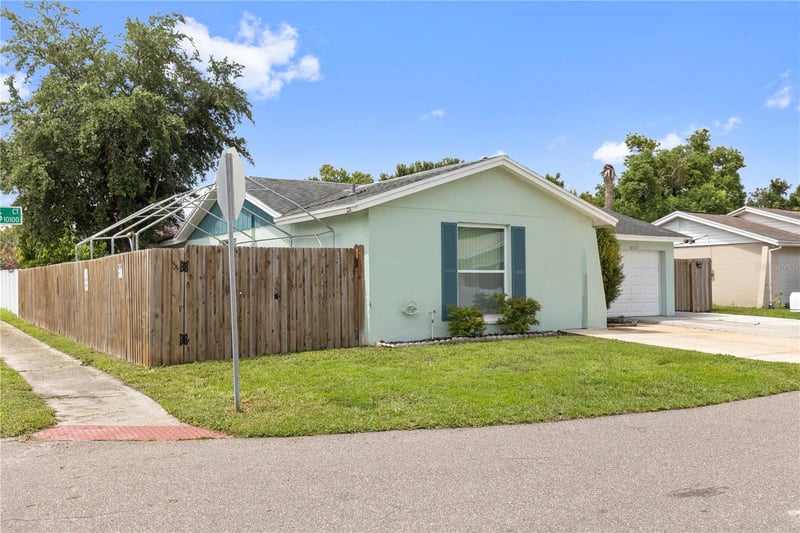 10112 Enchanted Oaks Ct, Tampa, FL 33615