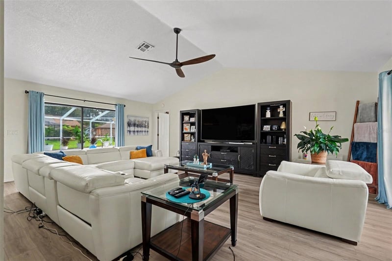 37147 Foxrun Pl, Zephyrhills, FL 33542