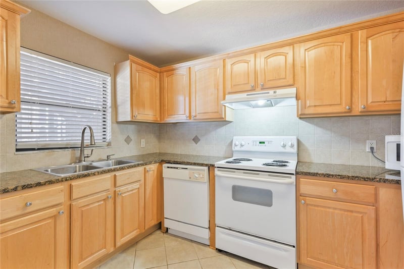 6150 Gulfport Blvd S #202, Gulfport, FL 33707
