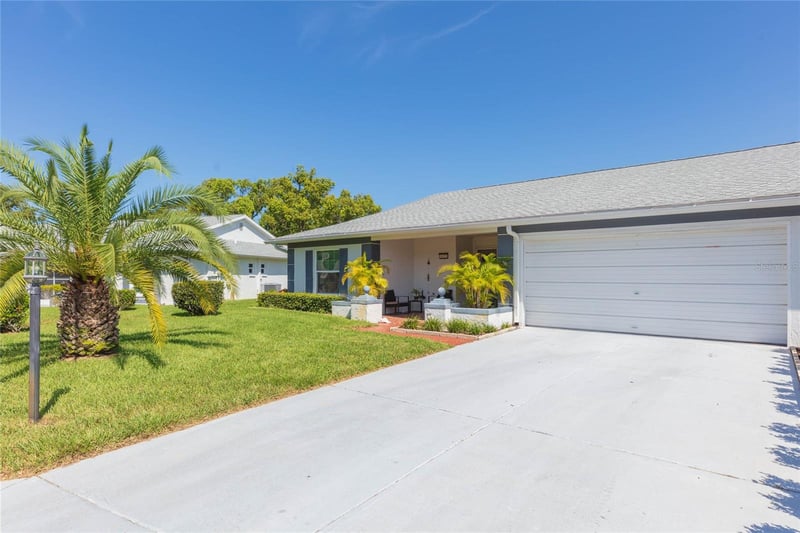 8423 Pebble Dr, Port Richey, FL 34668