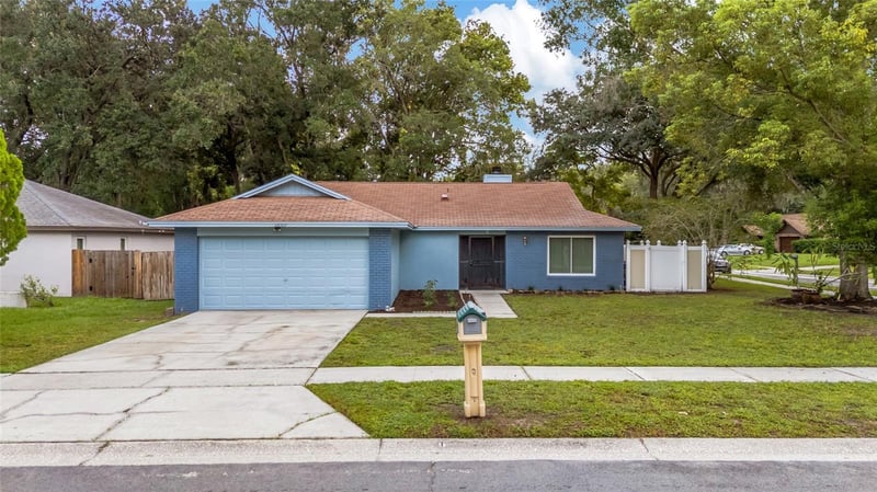 17717 Cranbrook Dr, Lutz, FL 33549