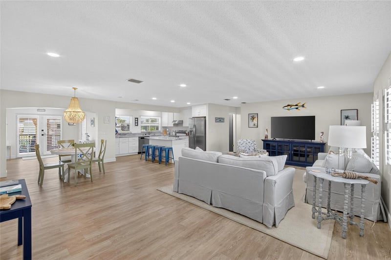 5016 Mangrove Point Rd, Bradenton, FL 34210