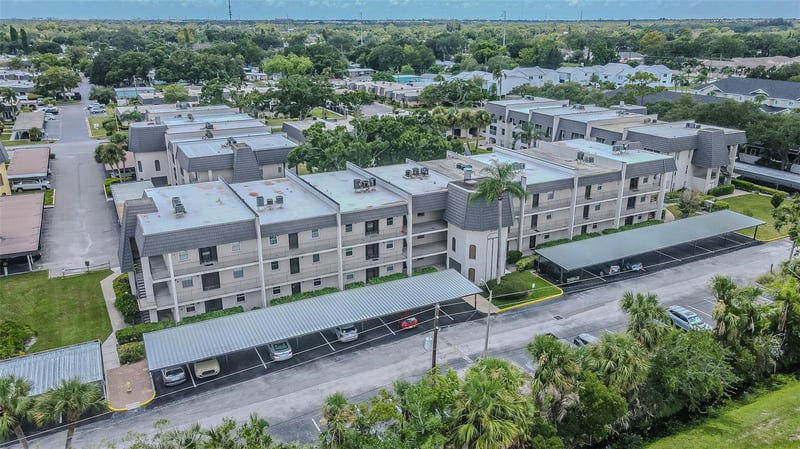 8765 Bardmoor Blvd #304, Seminole, FL 33777