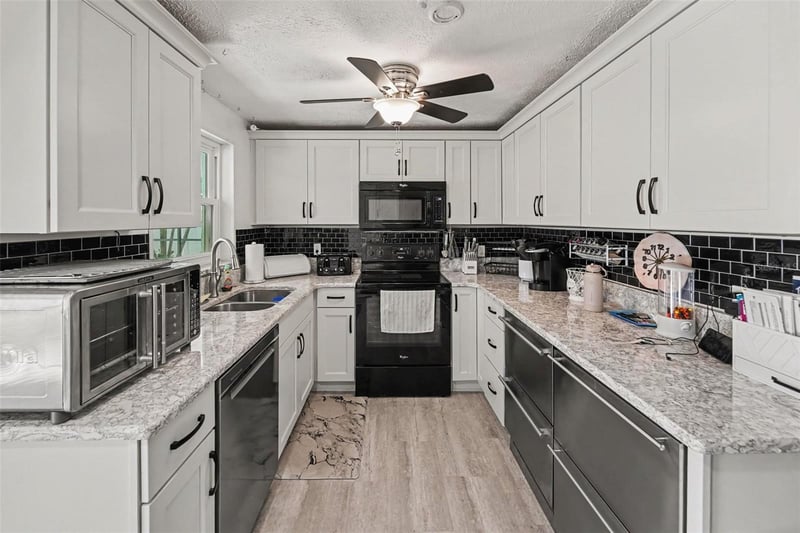 5854 93rd Ave N, Pinellas Park, FL 33782