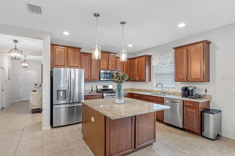 15913 Oakleaf Run Dr, Lithia, FL 33547