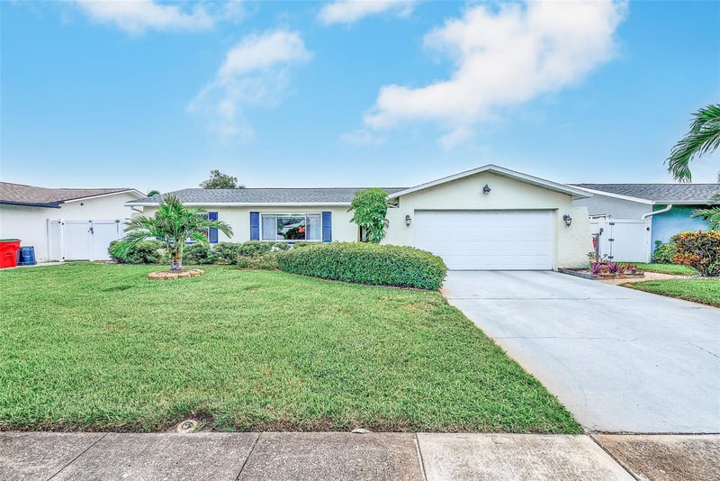9069 127th St, Seminole, FL 33776