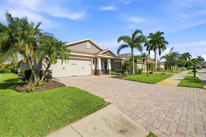 7218 34th St E, Sarasota, FL 34243