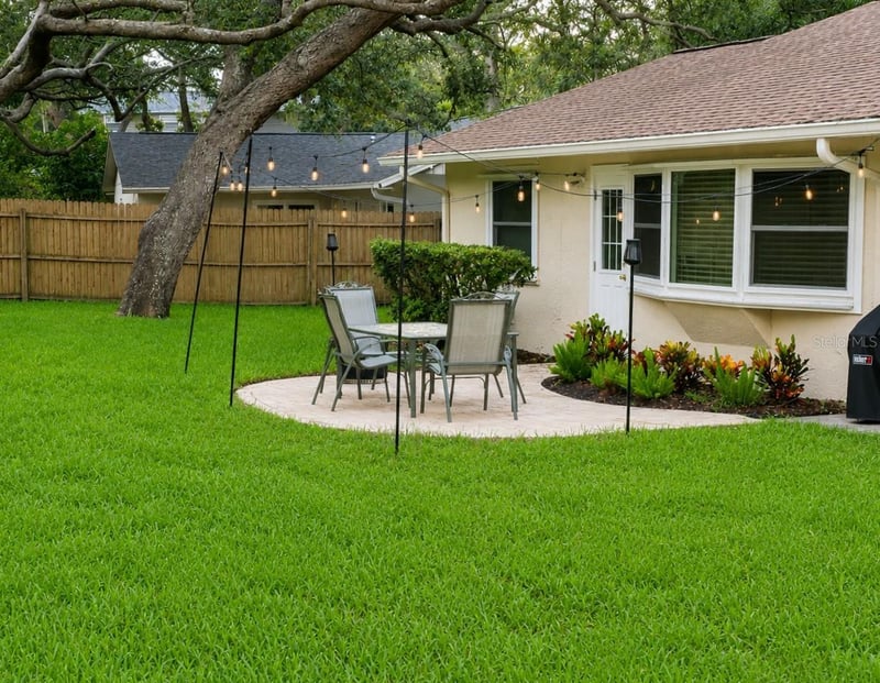 621 Timber Ln, Tarpon Springs, FL 34689