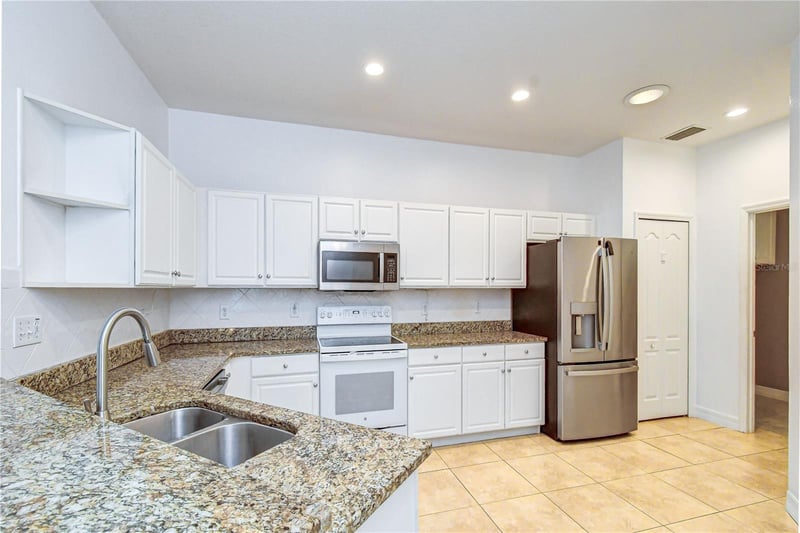 6026 Sandhill Ridge Dr, Lithia, FL 33547