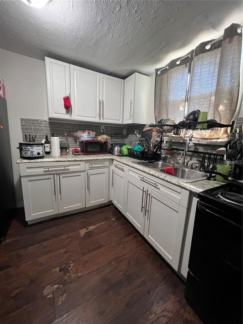 8106 N Brooks St, Tampa, FL 33604